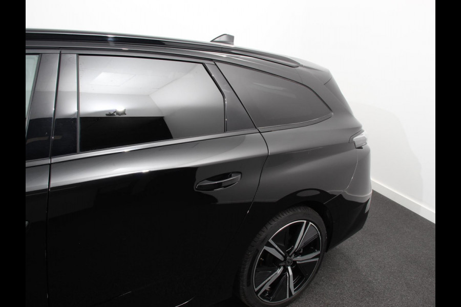 Peugeot 308 1.2 PureTech GT | DEMO ! | Climate control Adaptive cruise control Parkeersensoren Achteruitrijcamera Navigatie Voorstoelen verwarmd LED Apple Carplay/ Android Auto
