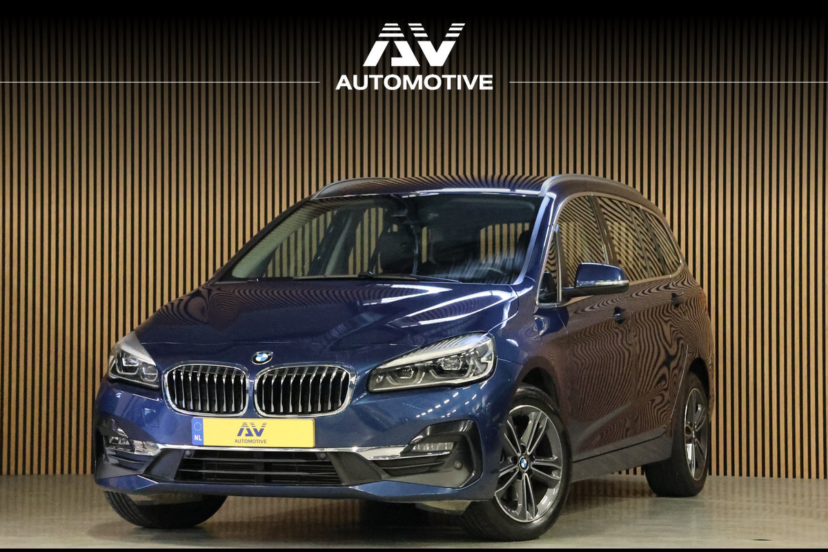 BMW 2 Serie Gran Tourer 218i Luxury Line | 7-Zitter | HUD | Lederen bekleding | Stoel- en stuurverwarming | Navigatie | Camera | Adaptieve L Sportstoelen | Alarm Klasse 3 | Elek. achterklep | DAB | Dealer onderhouden | NAP Logisch BMW 2 Serie Gran Tourer 218i Luxury Line | 7-Zitter | HUD | Lederen bekleding | Stoel- en stuurverwarming | Navigatie | Camera | Adaptieve L Sportstoelen | Alarm Klasse 3 | Elek. achterklep | DAB | Dealer onderhouden | NAP Logisch