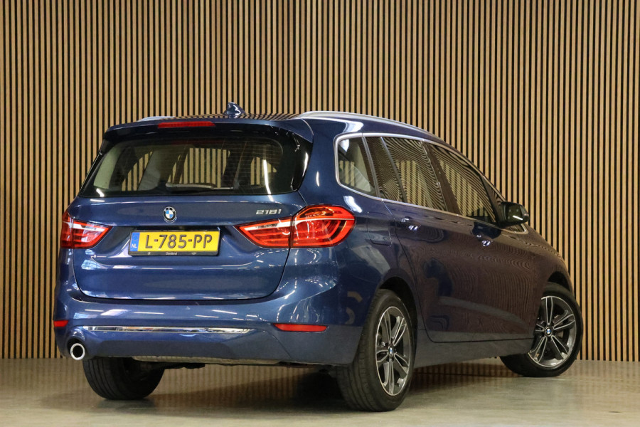 BMW 2 Serie Gran Tourer 218i Luxury Line | 7-Zitter | HUD | Lederen bekleding | Stoel- en stuurverwarming | Navigatie | Camera | Adaptieve L Sportstoelen | Alarm Klasse 3 | Elek. achterklep | DAB | Dealer onderhouden | NAP Logisch