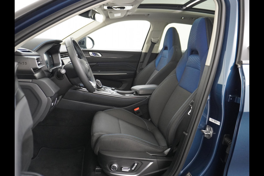 Lynk & Co 01 1.5 PHEV AUT-7 261pk Pano-Schuif-K-dak 20" 360°Camera Apple Carplay Android Auto Adaptive-Cr NaviPdc-a+v Ecc Keyless Led M-Bux P Elek.Memory.Stoel File assistent Dodehoek detector Elektrisch bedienbare achterklep Rijstrooksensor Wifi Verkeersbord detectie 425Nm koppel 3,6kw laadvermogen €44.882 Nieuwprijs 1e Eigenaar Origineel NLse auto!