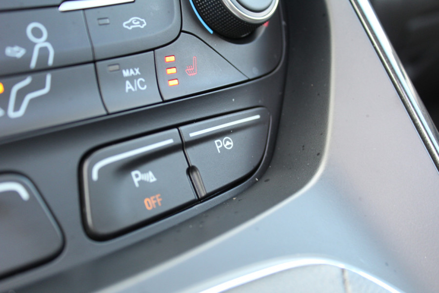 Ford Kuga 1.5 EcoBoost 150PK ST Line | Panoramadak | Trekhaak | Xenon | Winterpack