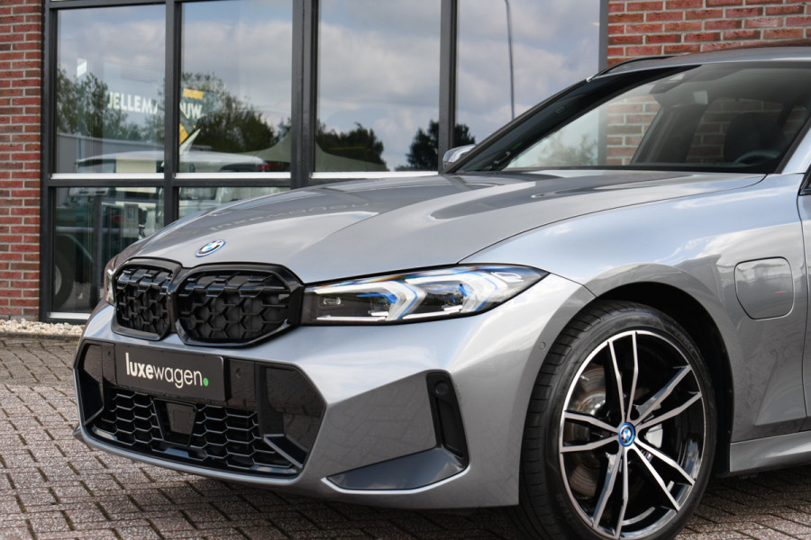 BMW 3 Serie Touring 330e xDrive M-Sport Pano ACC 360 H/K El-zetels HUD 19inch