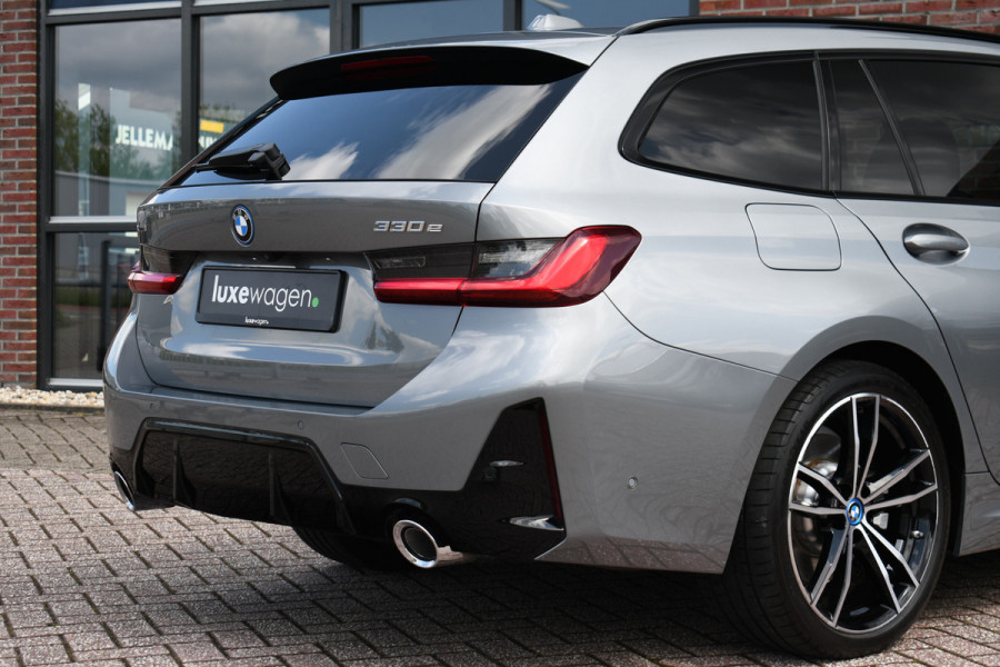 BMW 3 Serie Touring 330e xDrive M-Sport Pano ACC 360 H/K El-zetels HUD 19inch