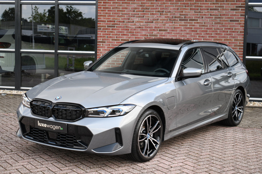 BMW 3 Serie Touring 330e xDrive M-Sport Pano ACC 360 H/K El-zetels HUD 19inch
