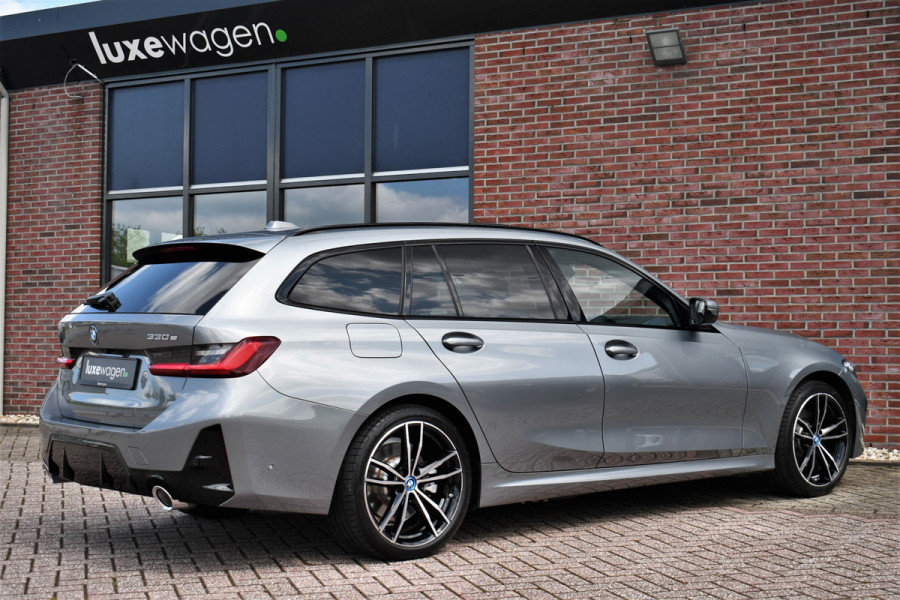 BMW 3 Serie Touring 330e xDrive M-Sport Pano ACC 360 H/K El-zetels HUD 19inch