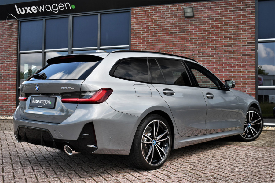 BMW 3 Serie Touring 330e xDrive M-Sport Pano ACC 360 H/K El-zetels HUD 19inch