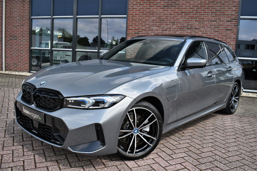 BMW 3 Serie Touring 330e xDrive M-Sport Pano ACC 360 H/K El-zetels HUD 19inch
