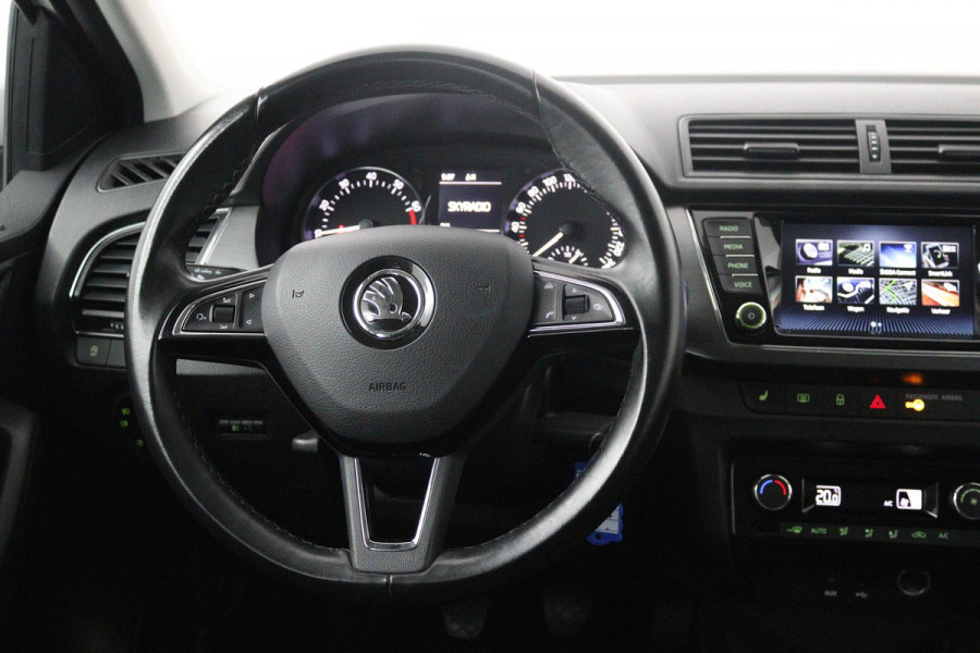 Škoda Fabia 1.0 TSI Clever (LED, NAVIGATIE, STOELVERWARMING, PARKEERSENSOREN, STUURBEDIENING, TREKHAAK)