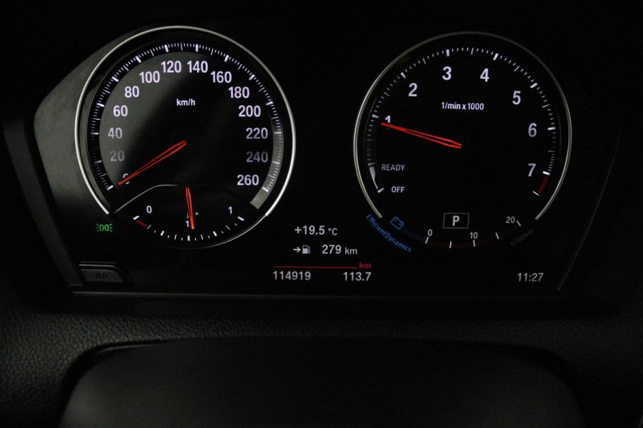 BMW 1-serie 118i High Executive Automaat (GROOT-NAVIGATIE, STOELVERWARMING, LED, LEDER, CAMERA, GOED ONDERHOUDEN)