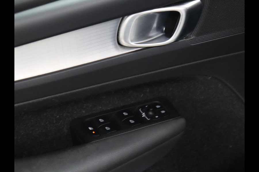 Volvo XC40 1.5 T5 Twin Engine Momentum Pro [APPLE CARPLAY, DIGITAL DASH, CRUISE CONTROL,  SCHUIFKANTELDAK, STUURVERWARMING, STOELVERWARMING V+A,  PDC ACHTER,  ELEKTRISCHE ACHTERKLEP, NAVIGATIE, NIEUWSTAAT]