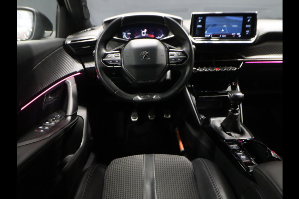 Peugeot 2008 1.2 PureTech GT [APPLE CARPLAY, DIGITAL DASH, SFEERVERLICHTING, TREKHAAK AFNEEMBAAR, CAMERA, CLIMATE CONTROL, HALF LEDER, DODEHOEK DETECTOR, NAVIGATIE, NIEUWSTAAT]