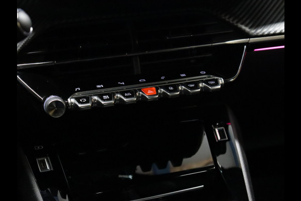 Peugeot 2008 1.2 PureTech GT [APPLE CARPLAY, DIGITAL DASH, SFEERVERLICHTING, TREKHAAK AFNEEMBAAR, CAMERA, CLIMATE CONTROL, HALF LEDER, DODEHOEK DETECTOR, NAVIGATIE, NIEUWSTAAT]