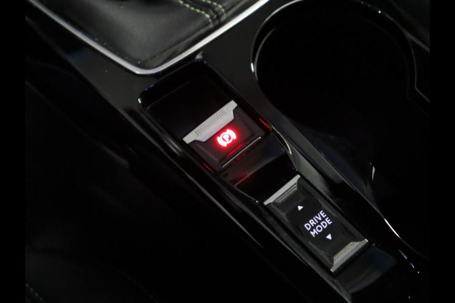 Peugeot 2008 1.2 PureTech GT [APPLE CARPLAY, DIGITAL DASH, SFEERVERLICHTING, TREKHAAK AFNEEMBAAR, CAMERA, CLIMATE CONTROL, HALF LEDER, DODEHOEK DETECTOR, NAVIGATIE, NIEUWSTAAT]