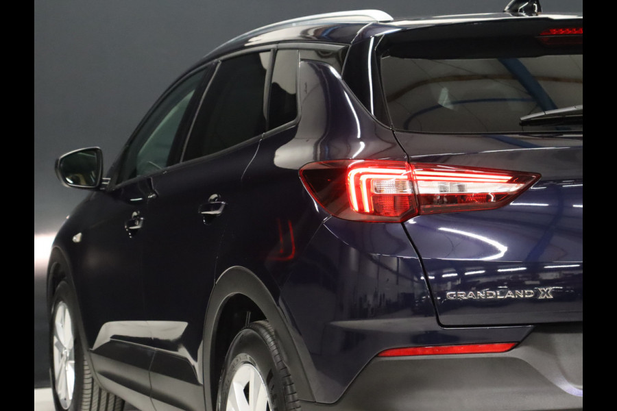 Opel Grandland X 1.2 Turbo Business Executive [APPLE CARPLAY, STUUR EN STOELVERWARMING, CLIMATE CONTROL, CRUISE CONTROL, TREKHAAK, NAVIGATIE, NIEUWSTAAT]