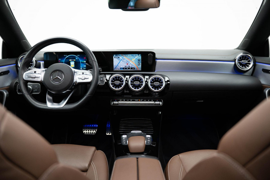 Mercedes-Benz CLA-Klasse Shooting Brake CLA250 e AMG Line |Pano|Leder|Ambient|Trekhaak|Adaptive|
