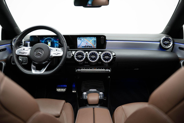 Mercedes-Benz CLA-Klasse Shooting Brake CLA250 e AMG Line |Pano|Leder|Ambient|Trekhaak|Adaptive|