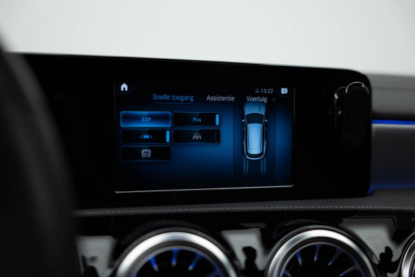 Mercedes-Benz CLA-Klasse Shooting Brake CLA250 e AMG Line |Pano|Leder|Ambient|Trekhaak|Adaptive|