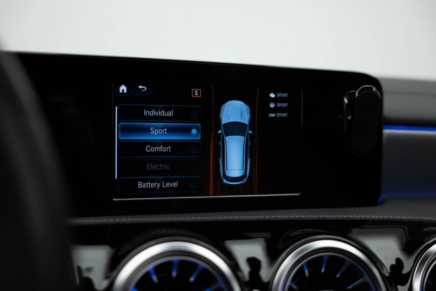 Mercedes-Benz CLA-Klasse Shooting Brake CLA250 e AMG Line |Pano|Leder|Ambient|Trekhaak|Adaptive|