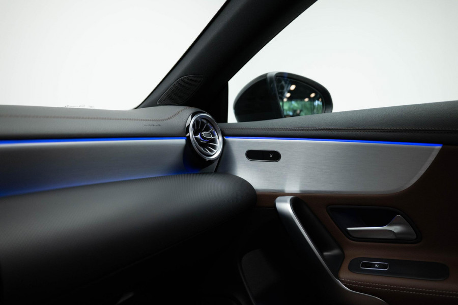 Mercedes-Benz CLA-Klasse Shooting Brake CLA250 e AMG Line |Pano|Leder|Ambient|Trekhaak|Adaptive|