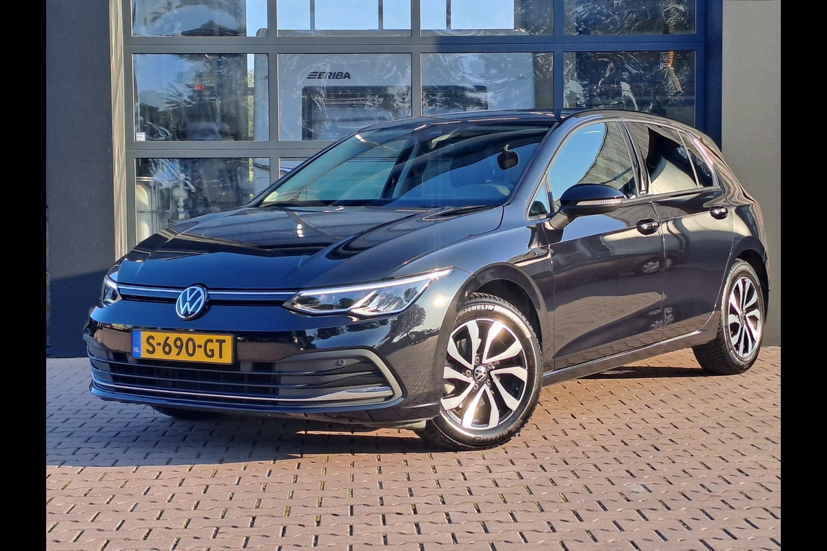 Volkswagen Golf 1.5 eTSI R-Line Business+ | LED | Trekhaak | All-seasons | ACC | Keyless | Stoelverwarming | Volkswagen Golf 1.5 eTSI R-Line Business+ | LED | Trekhaak | All-seasons | ACC | Keyless | Stoelverwarming |
