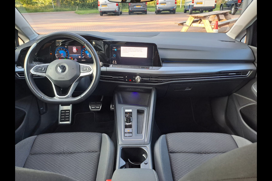 Volkswagen Golf 1.5 eTSI R-Line Business+ | LED | Trekhaak | All-seasons | ACC | Keyless | Stoelverwarming |