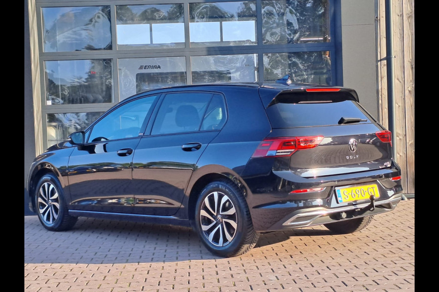 Volkswagen Golf 1.5 eTSI R-Line Business+ | LED | Trekhaak | All-seasons | ACC | Keyless | Stoelverwarming |