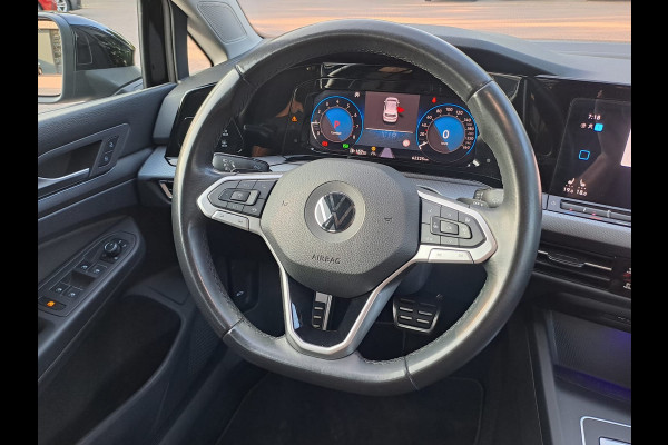 Volkswagen Golf 1.5 eTSI R-Line Business+ | LED | Trekhaak | All-seasons | ACC | Keyless | Stoelverwarming |