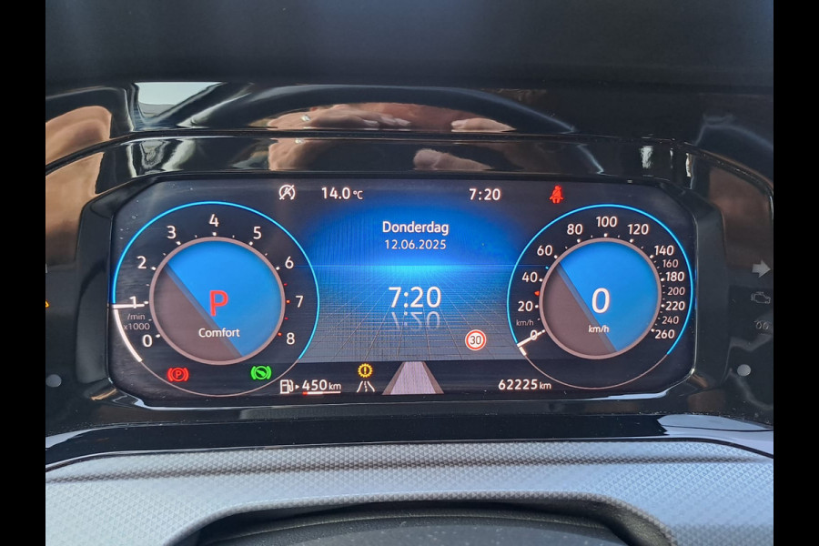 Volkswagen Golf 1.5 eTSI R-Line Business+ | LED | Trekhaak | All-seasons | ACC | Keyless | Stoelverwarming |