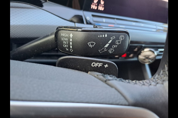 Volkswagen Golf 1.5 eTSI R-Line Business+ | LED | Trekhaak | All-seasons | ACC | Keyless | Stoelverwarming |