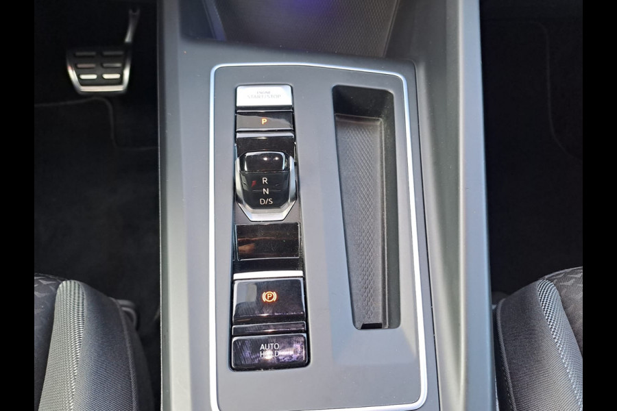 Volkswagen Golf 1.5 eTSI R-Line Business+ | LED | Trekhaak | All-seasons | ACC | Keyless | Stoelverwarming |