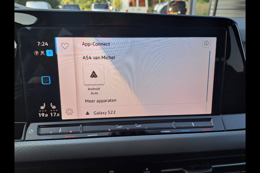 Volkswagen Golf 1.5 eTSI R-Line Business+ | LED | Trekhaak | All-seasons | ACC | Keyless | Stoelverwarming |