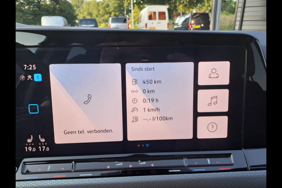 Volkswagen Golf 1.5 eTSI R-Line Business+ | LED | Trekhaak | All-seasons | ACC | Keyless | Stoelverwarming |