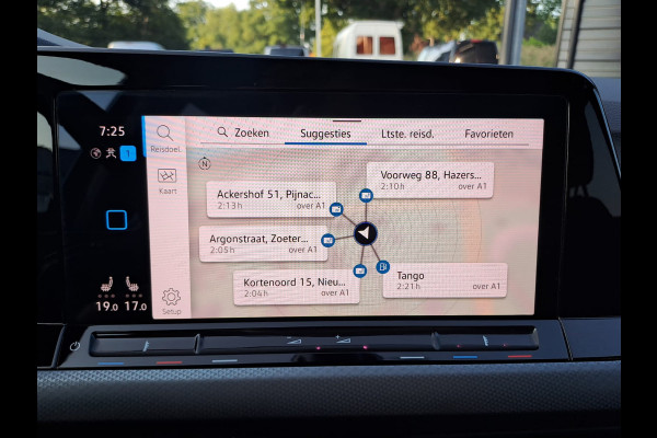 Volkswagen Golf 1.5 eTSI R-Line Business+ | LED | Trekhaak | All-seasons | ACC | Keyless | Stoelverwarming |