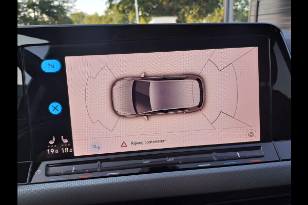 Volkswagen Golf 1.5 eTSI R-Line Business+ | LED | Trekhaak | All-seasons | ACC | Keyless | Stoelverwarming |