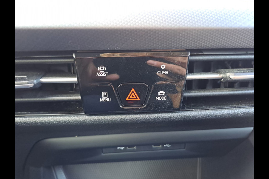 Volkswagen Golf 1.5 eTSI R-Line Business+ | LED | Trekhaak | All-seasons | ACC | Keyless | Stoelverwarming |