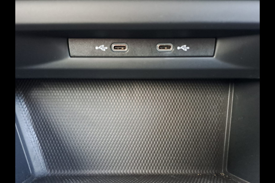 Volkswagen Golf 1.5 eTSI R-Line Business+ | LED | Trekhaak | All-seasons | ACC | Keyless | Stoelverwarming |