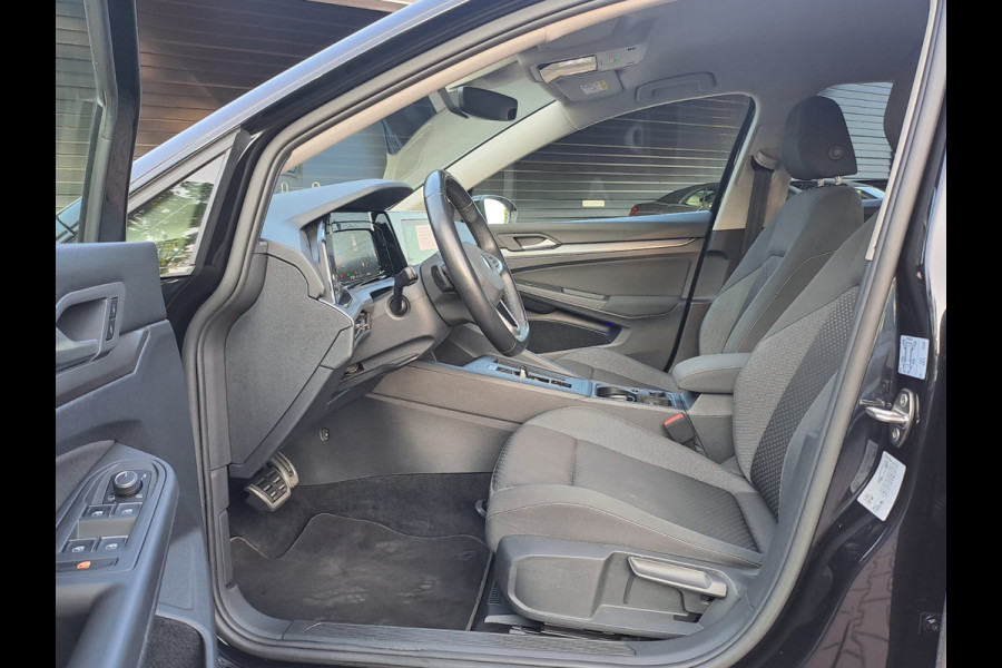 Volkswagen Golf 1.5 eTSI R-Line Business+ | LED | Trekhaak | All-seasons | ACC | Keyless | Stoelverwarming |