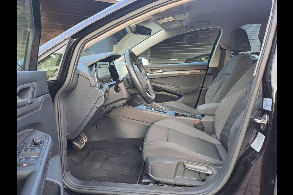Volkswagen Golf 1.5 eTSI R-Line Business+ | LED | Trekhaak | All-seasons | ACC | Keyless | Stoelverwarming |