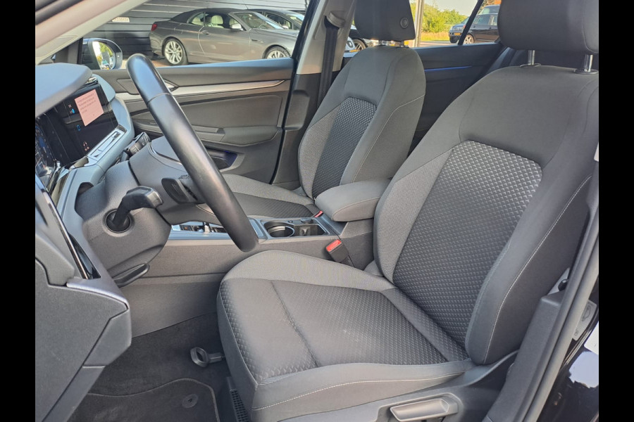 Volkswagen Golf 1.5 eTSI R-Line Business+ | LED | Trekhaak | All-seasons | ACC | Keyless | Stoelverwarming |