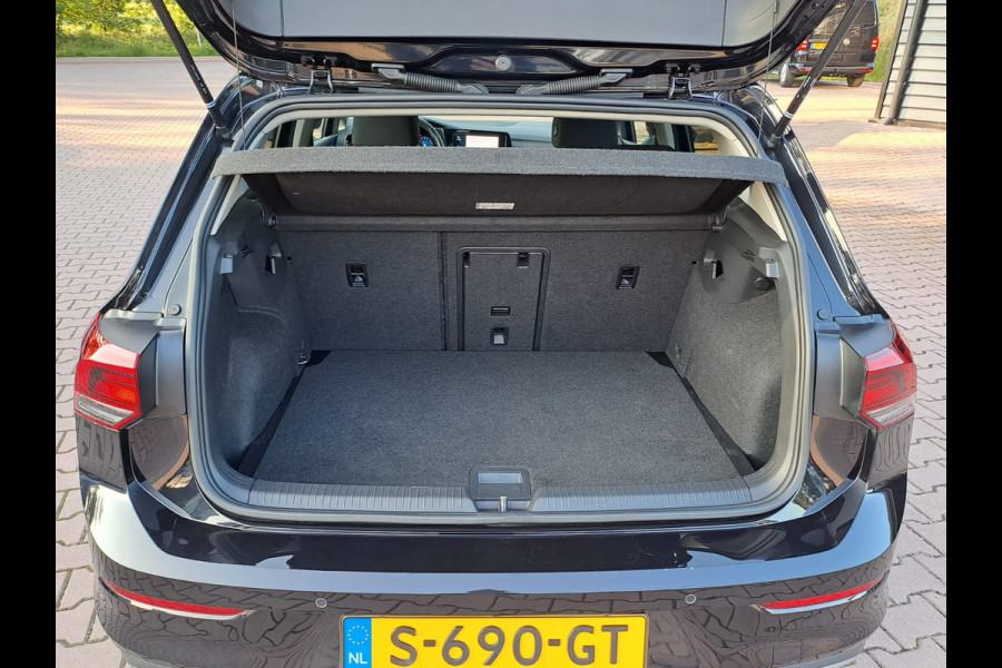 Volkswagen Golf 1.5 eTSI R-Line Business+ | LED | Trekhaak | All-seasons | ACC | Keyless | Stoelverwarming |