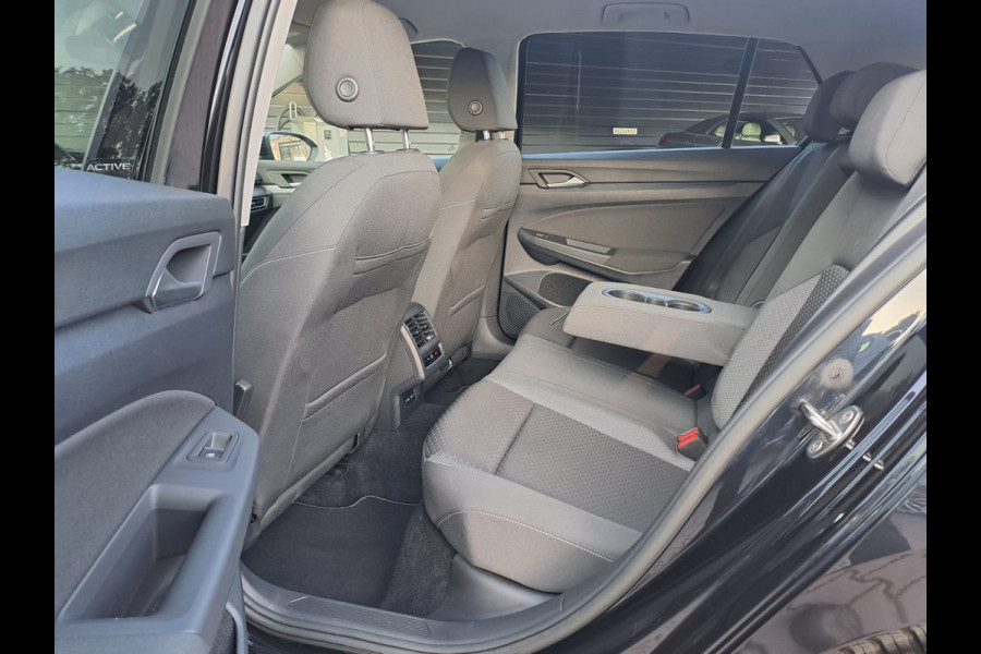 Volkswagen Golf 1.5 eTSI R-Line Business+ | LED | Trekhaak | All-seasons | ACC | Keyless | Stoelverwarming |