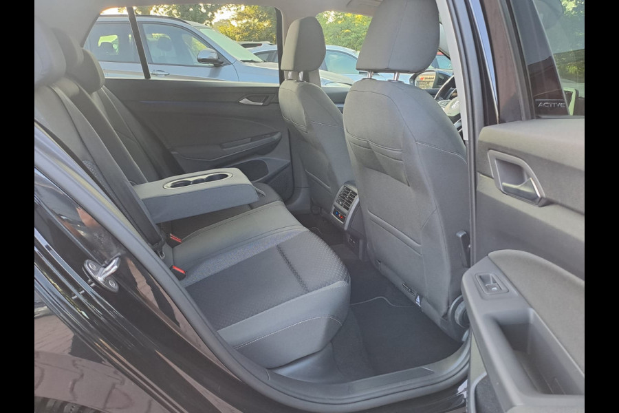 Volkswagen Golf 1.5 eTSI R-Line Business+ | LED | Trekhaak | All-seasons | ACC | Keyless | Stoelverwarming |