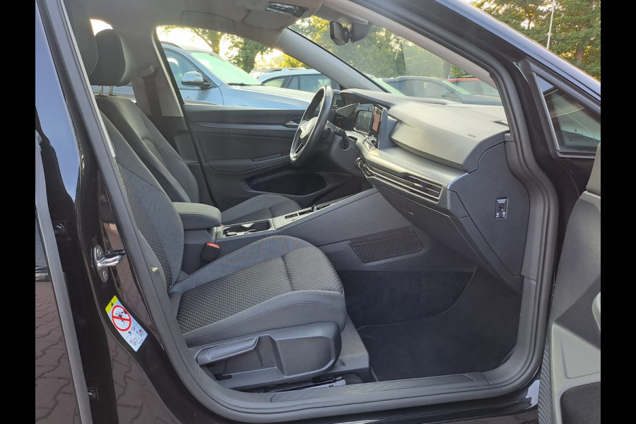 Volkswagen Golf 1.5 eTSI R-Line Business+ | LED | Trekhaak | All-seasons | ACC | Keyless | Stoelverwarming |