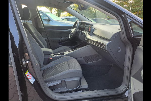 Volkswagen Golf 1.5 eTSI R-Line Business+ | LED | Trekhaak | All-seasons | ACC | Keyless | Stoelverwarming |