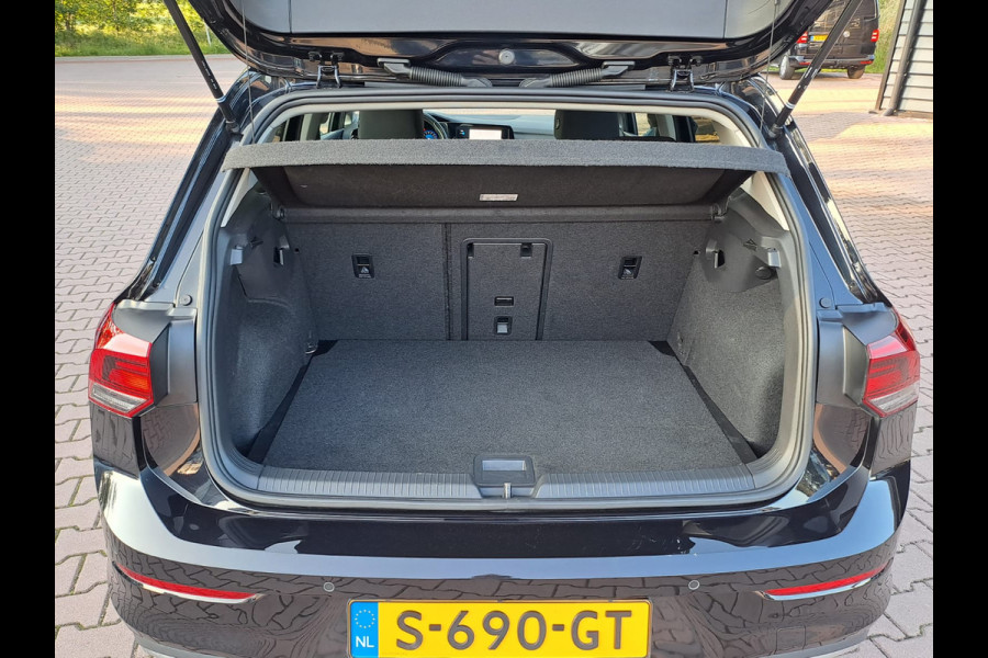 Volkswagen Golf 1.5 eTSI R-Line Business+ | LED | Trekhaak | All-seasons | ACC | Keyless | Stoelverwarming |
