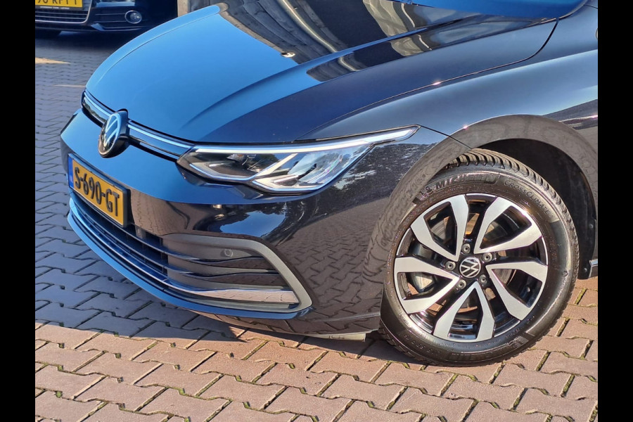 Volkswagen Golf 1.5 eTSI R-Line Business+ | LED | Trekhaak | All-seasons | ACC | Keyless | Stoelverwarming |