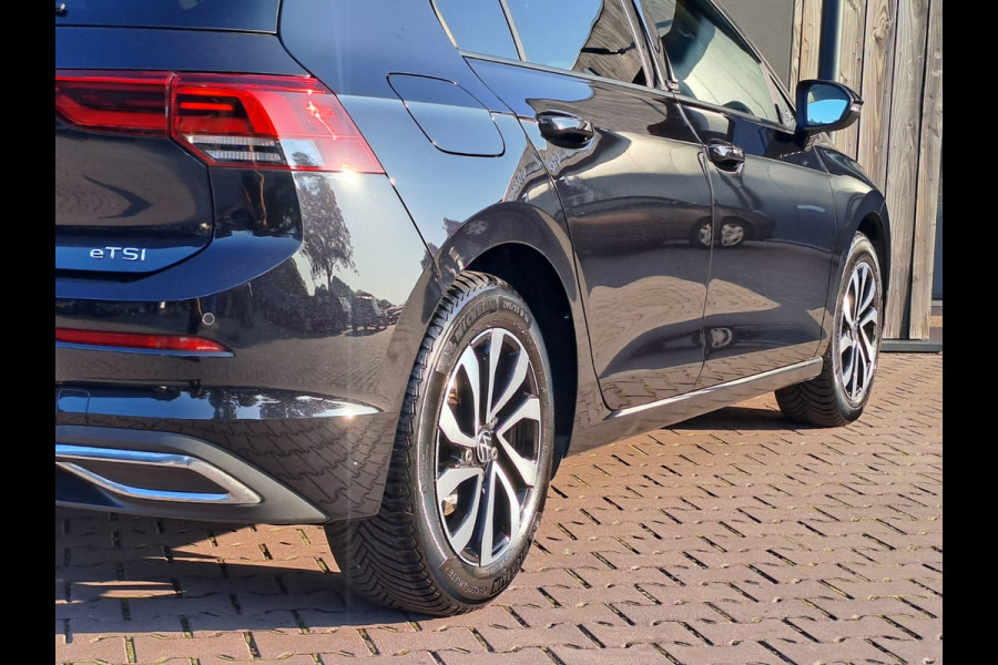 Volkswagen Golf 1.5 eTSI R-Line Business+ | LED | Trekhaak | All-seasons | ACC | Keyless | Stoelverwarming |