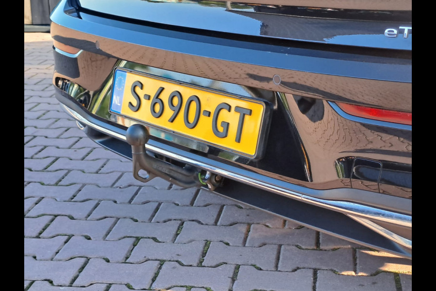 Volkswagen Golf 1.5 eTSI R-Line Business+ | LED | Trekhaak | All-seasons | ACC | Keyless | Stoelverwarming |