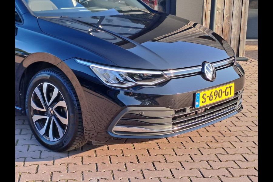 Volkswagen Golf 1.5 eTSI R-Line Business+ | LED | Trekhaak | All-seasons | ACC | Keyless | Stoelverwarming |
