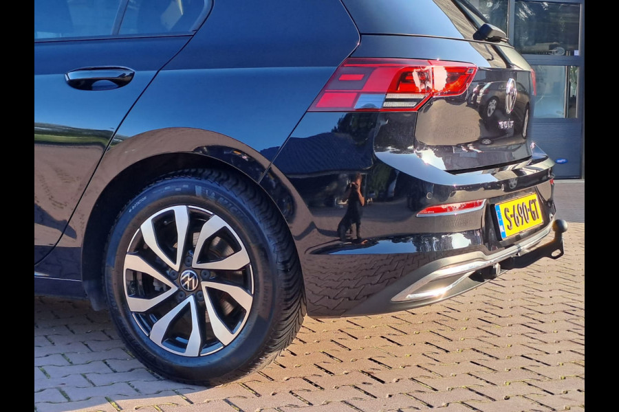 Volkswagen Golf 1.5 eTSI R-Line Business+ | LED | Trekhaak | All-seasons | ACC | Keyless | Stoelverwarming |